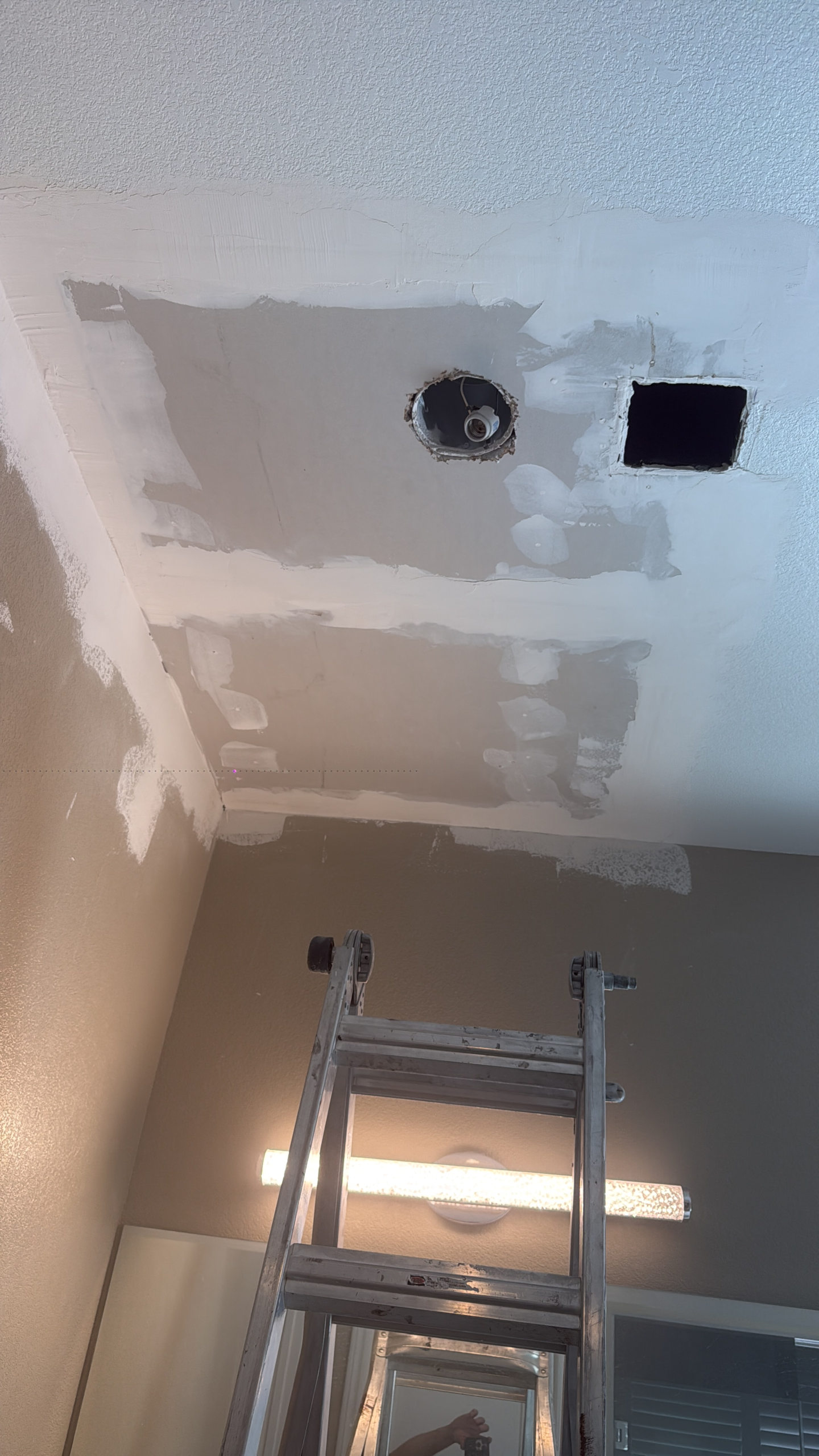 Wall and ceiling texture repair before painting in Las Vegas